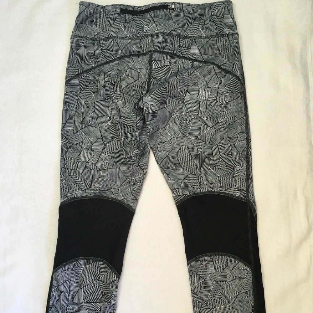 Nike S Printed Racer Crop Dri-Fit Black geometric